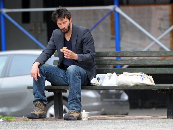 SOME FANS SHOCKED TO LEARN THE IDENTITY OF THE ‘HOMELESS MAN’ IS A BELOVED ACTOR WITH HUNDREDS OF MILLIONS