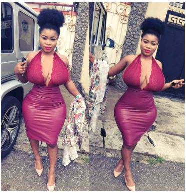 Roman Goddess and her curves slay in new photos