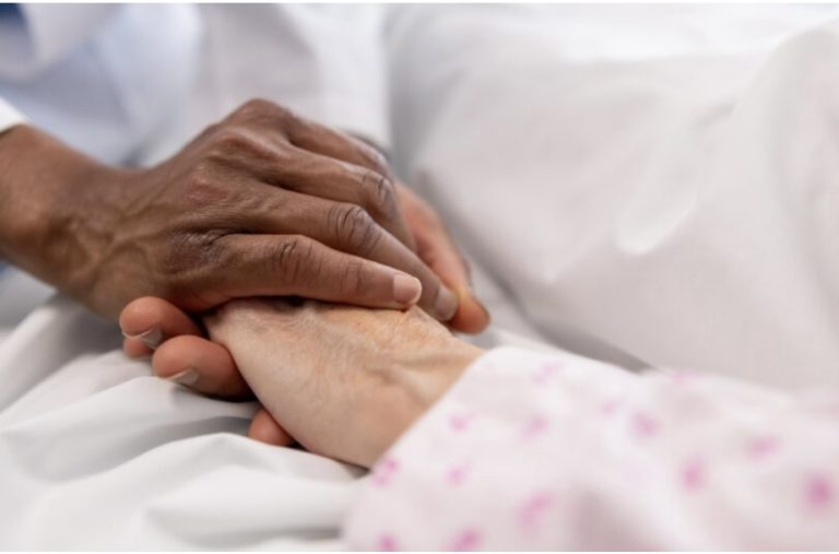 92-year-old man wants to hold wife’s hand one final time before dying – what happens next will bring you to tears