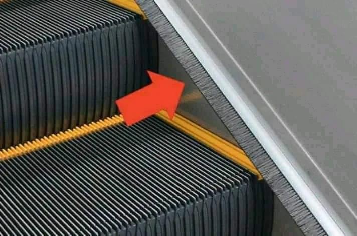 What is this thing that you always see on an escalator