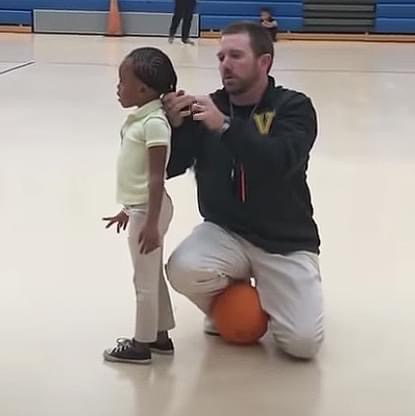 Coach Gets A Lot Of Attention Online For This Nice Thing He Did During A Kids’ Basketball Game