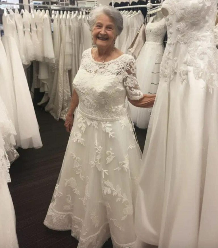 Her Daughter Told Her To Stop Playing And Take Off The Wedding Dress