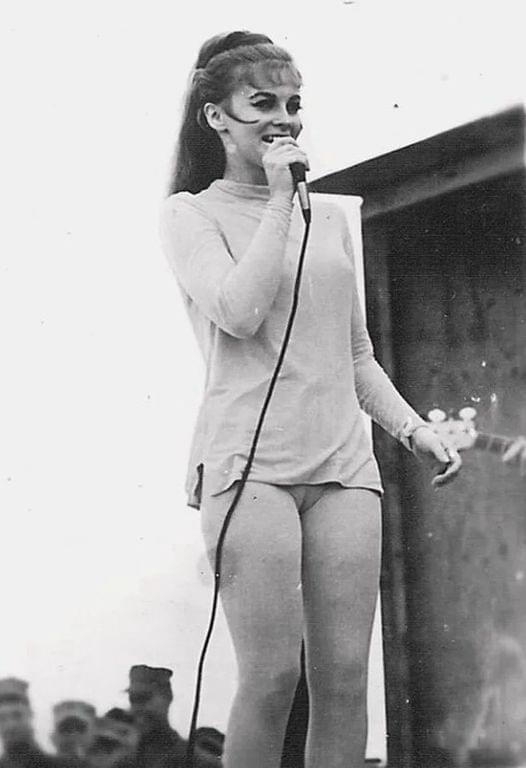 Ann-Margaret wonderful photos at a USO show in Vietnam