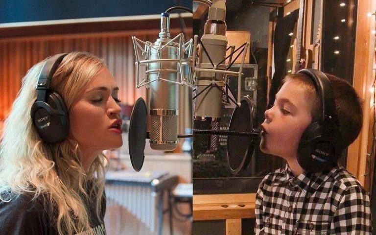 CARRIE UNDERWOOD AND SON DELIVER HEARTWARMING RENDITION OF