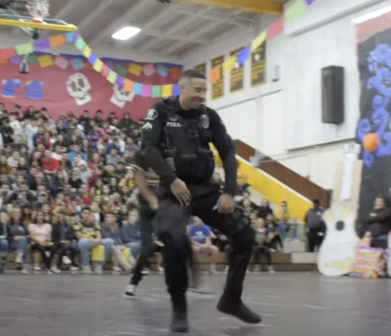 (VIDEO) Officer takes floor with