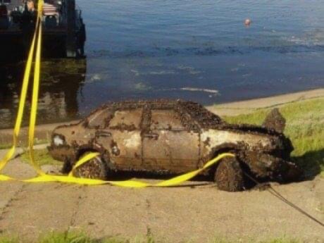 “BOMB SCARE! Man Discovers Car at