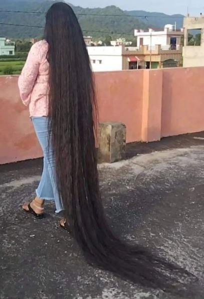 Woman cuts her hair for the first time