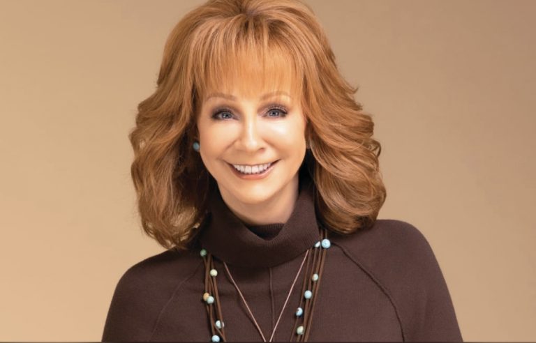 Reba McEntire, 69, stuns