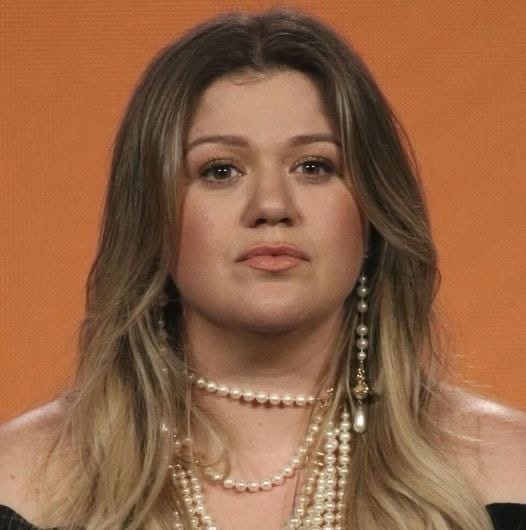 KellyClarkson Admits To,Not