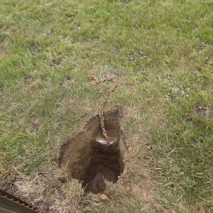 I Discovered a Chain Hidden Beneath My Mailbox