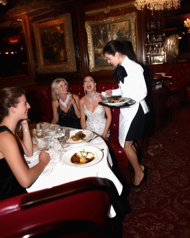 Rich Women Mocked a Waitress for ‘Smelling Poor’ – But