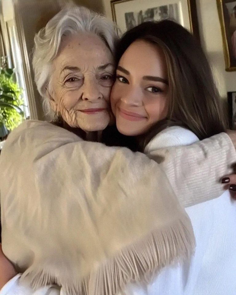 At My Grandma’s Funeral, I Saw My Mom Hiding a