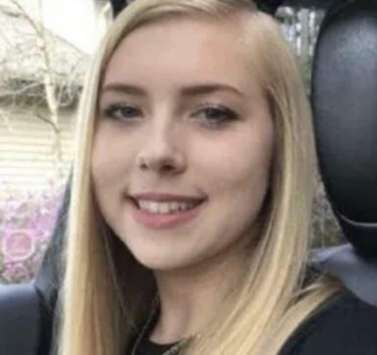 Girl, Found De ad In Starbucks Bat