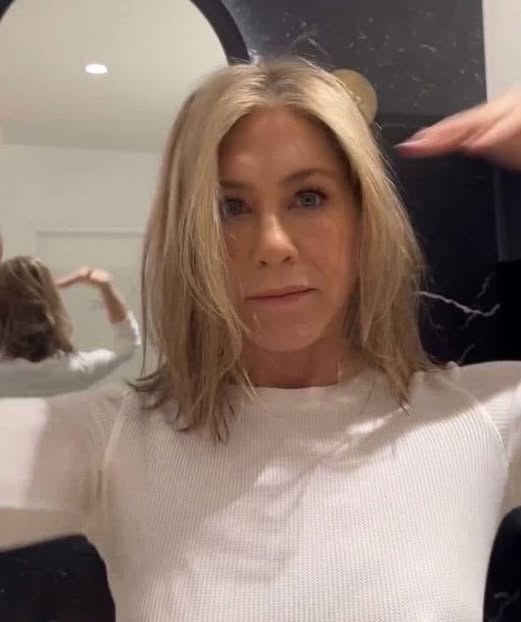 Jennifer Aniston Shows 0ff More Than She W