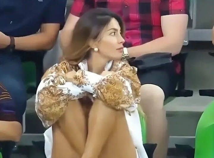 She SH0WED Her CameI T