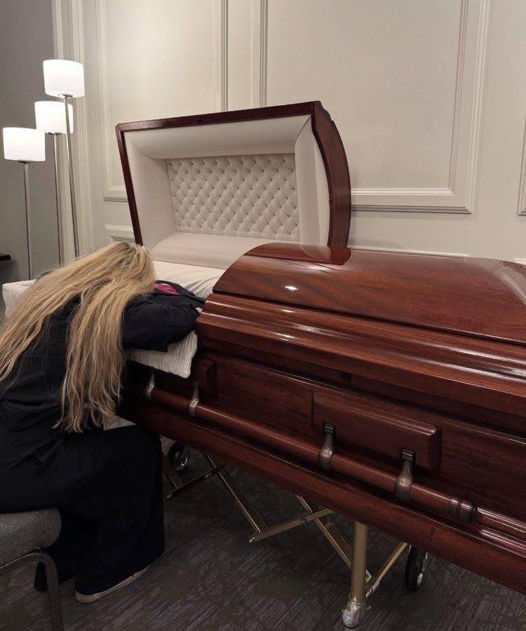 Erika Kirk, widow of Charlie Kirk, shared a heartbreaking image at his cof..