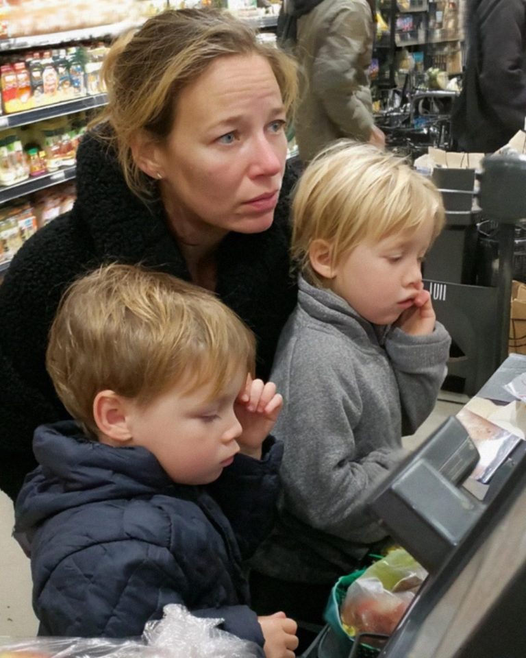 I Bought a Bag of Apples for a Mother with Two