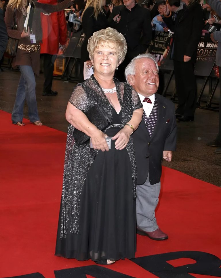 The actor, who is only 112 cm tall, ma