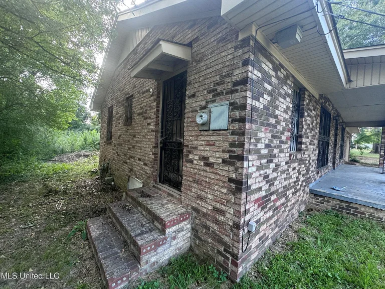 Fixer‑Upper 4‑Bed, 2‑Bath Ranch Home for Sa